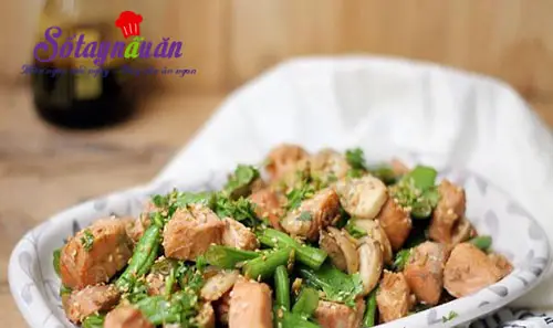 C&aacute;ch l&agrave;m c&aacute; hồi x&agrave;o đậu nấm 6