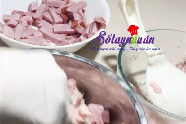 C&aacute;ch l&agrave;m g&agrave; r&uacute;t xương nhồi jambon 3