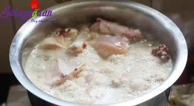 C&aacute;ch l&agrave;m thịt g&agrave; kho đ&ocirc;ng cực ngon 3