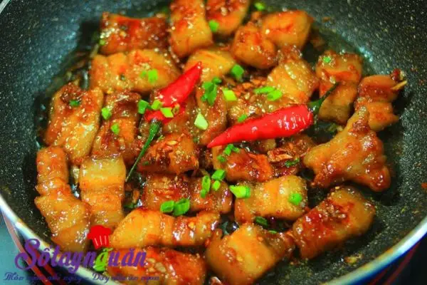 C&aacute;ch l&agrave;m thịt rang ch&aacute;y cạnh - Thịt ba chỉ rang ch&aacute;y cạnh 2