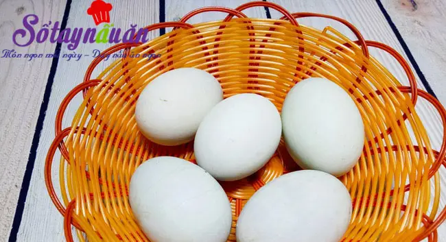 Trứng vịt lộn x&agrave;o me 1