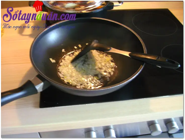 Đậu bắp x&agrave;o t&ocirc;m kh&ocirc;