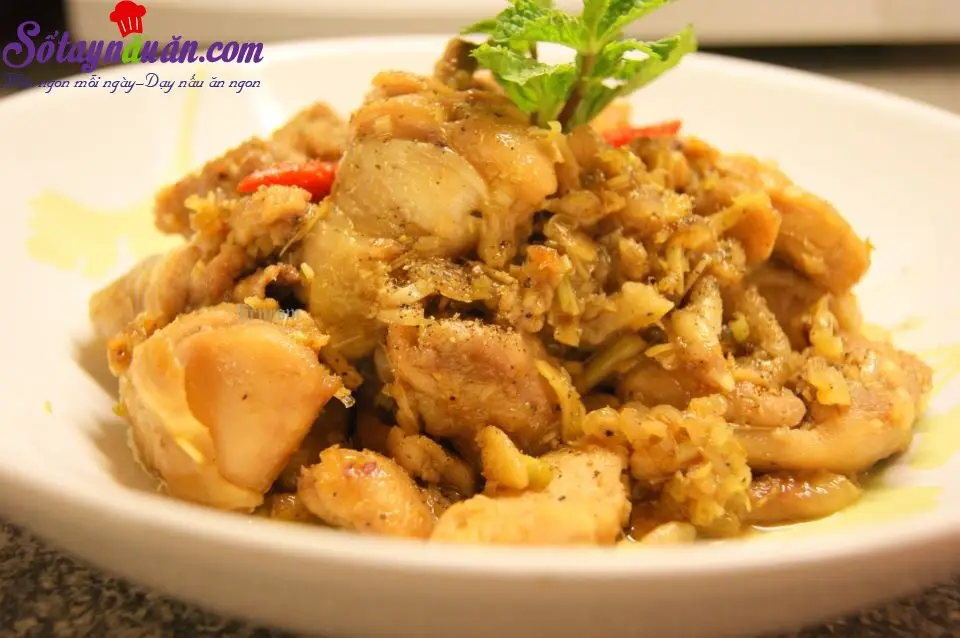G&agrave; kho nghệ tươi - m&oacute;n ăn bổ dưỡng cho cả nh&agrave;