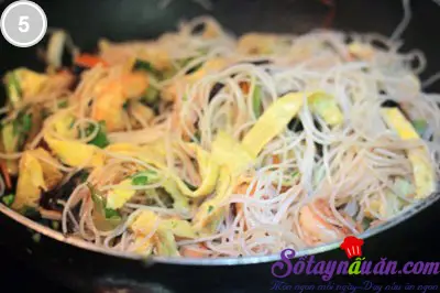 B&uacute;n gạo x&agrave;o thập cẩm 5
