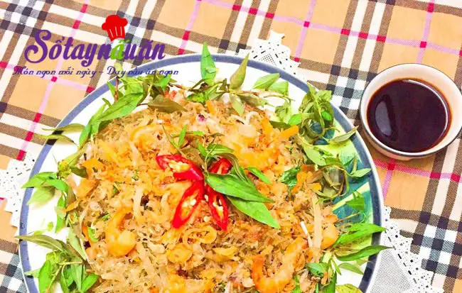 C&aacute;ch l&agrave;m miến x&agrave;o hải sản 5