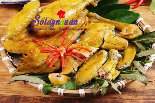 Hướng dẫn c&aacute;ch l&agrave;m m&oacute;n g&agrave; hấp muối 4