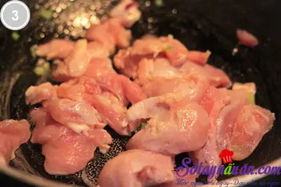 Thịt g&agrave; x&agrave;o dưa chuột 3