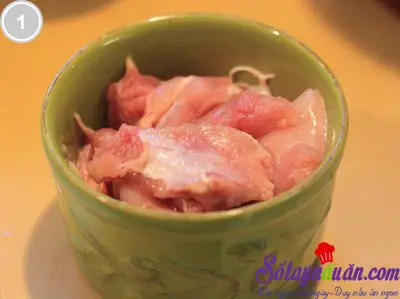 Thịt g&agrave; x&agrave;o dưa chuột 1