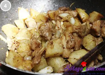 Thịt g&agrave; x&agrave;o khoai t&acirc;y chi&ecirc;n 4