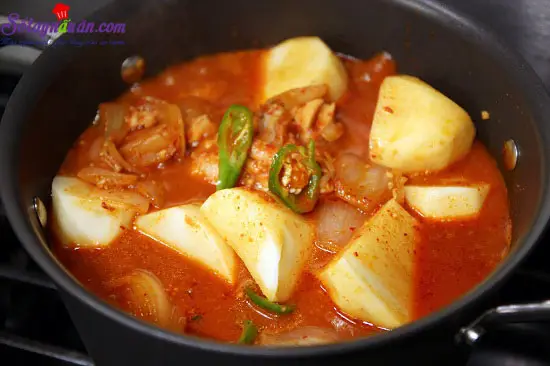 c&aacute;ch l&agrave;m g&agrave; hầm cay kiểu h&agrave;n 5