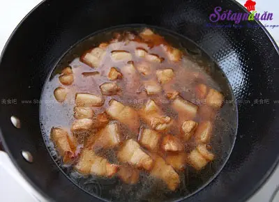 Hướng dẫn l&agrave;m thịt kho măng tre cực ngon cực dễ 5