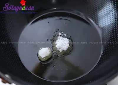 Hướng dẫn l&agrave;m thịt kho măng tre cực ngon cực dễ 2