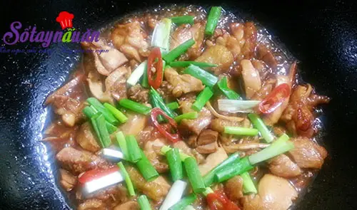 Ngon hơn với thịt g&agrave; rim nước tương chuẩn vị 6