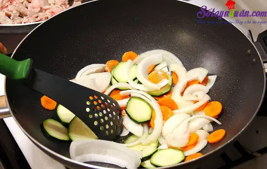 C&aacute;ch l&agrave;m thịt chua ngọt kiểu H&agrave;n 4