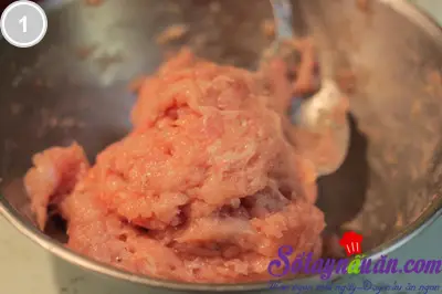 Thịt vi&ecirc;n bọc trứng sốt c&agrave; 1