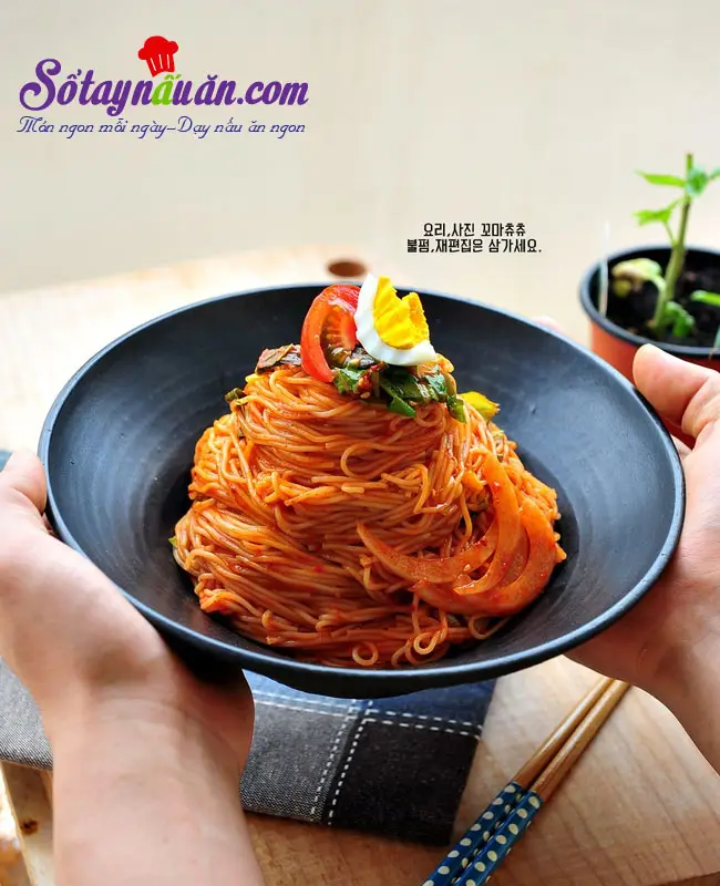 Tự tay l&agrave;m m&igrave; trộn cay vị H&agrave;n ngon kh&ocirc;ng cưỡng được kết quả